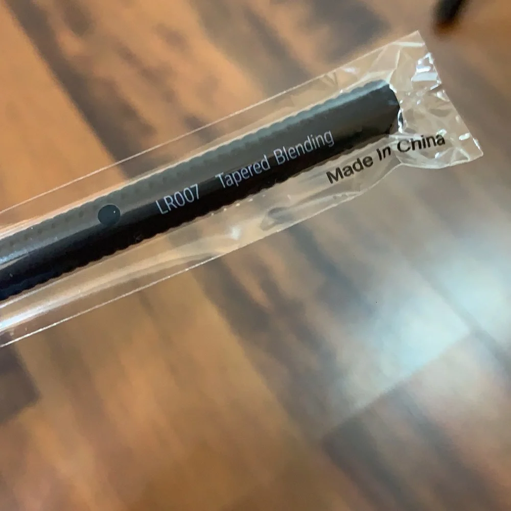 Laruce LR007 Tapered Blending Brush NWT New in Bag Vegan Eye Crease Brush